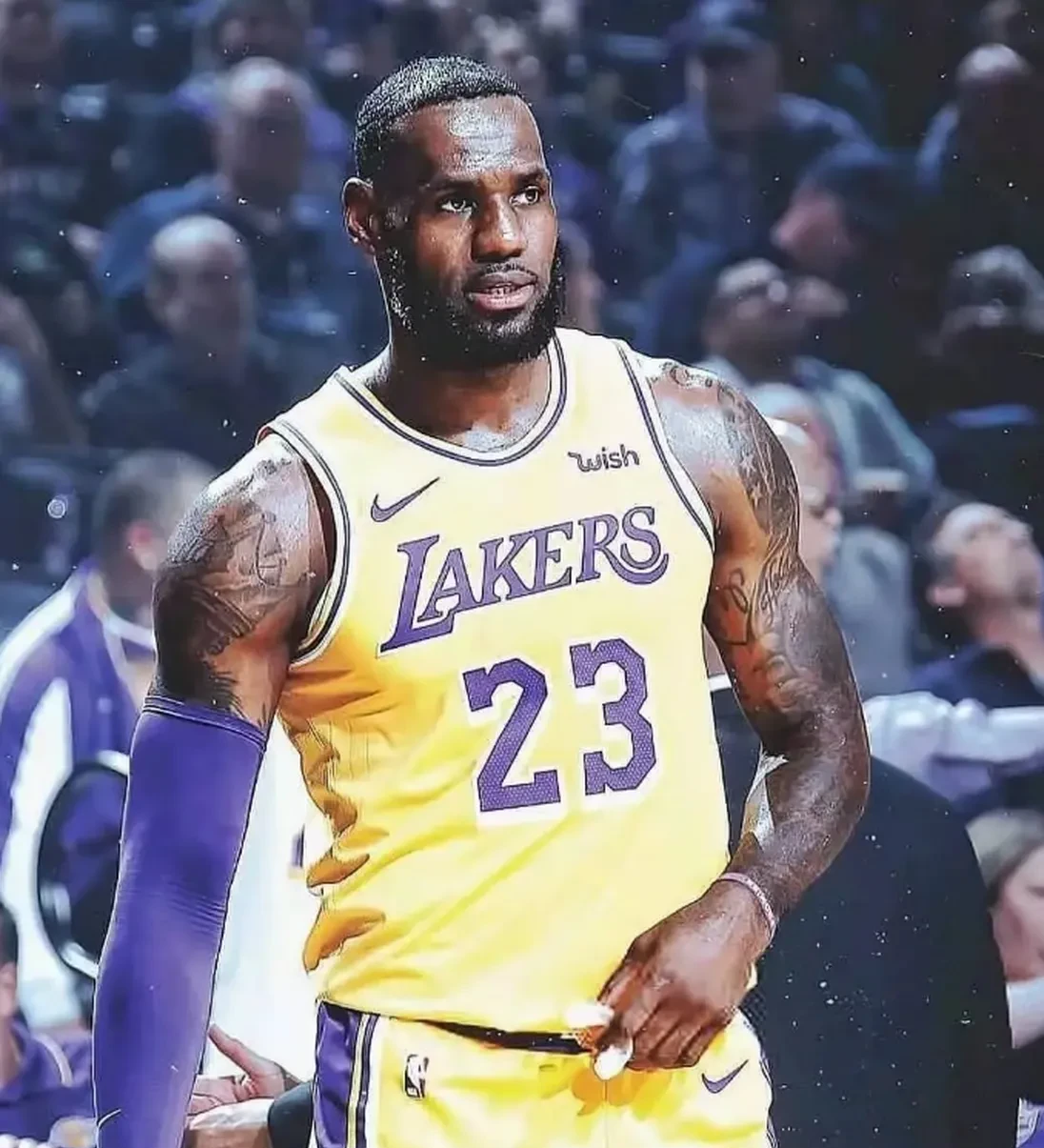 爱游戏体育包含詹姆斯回归赛场，突破纪录首场状态亮眼，巴黎圣日耳曼观众沸腾！的词条