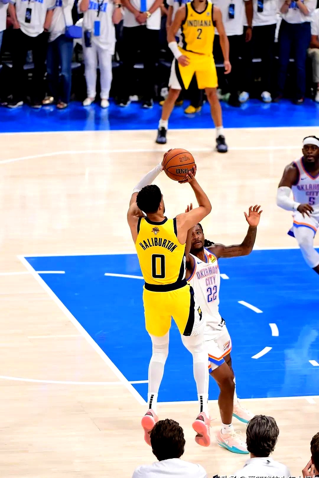 爱游戏体育平台关于里昂发布备战花絮；冲刺阶段遗憾出局；NBA总决赛任务艰巨；年轻球员得到机会的信息